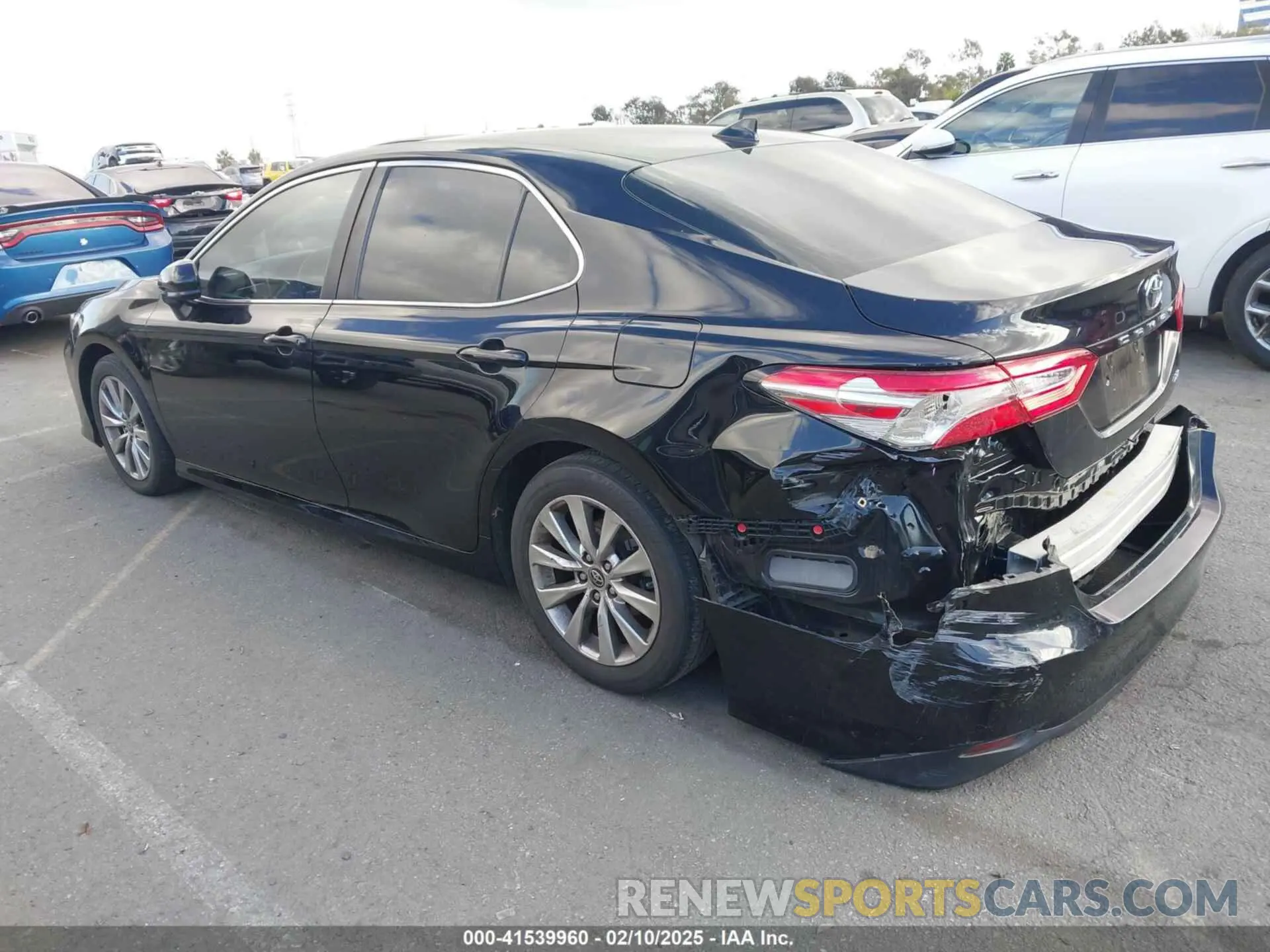 3 fotografías del automóvil dañado 4T1B11HK0KU767565 TOYOTA CAMRY 2019