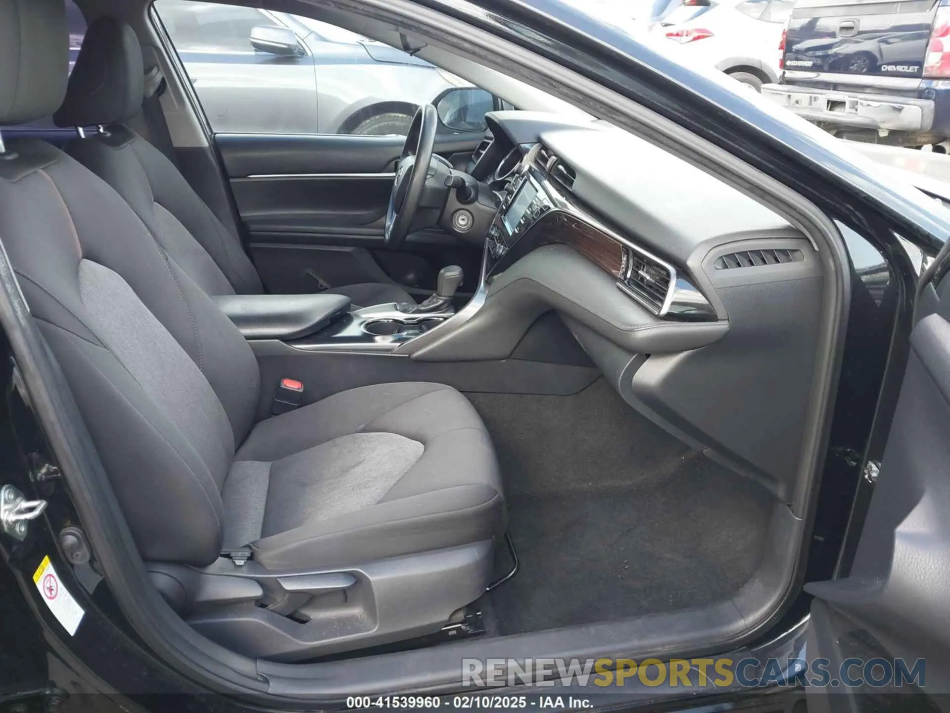 5 fotografías del automóvil dañado 4T1B11HK0KU767565 TOYOTA CAMRY 2019