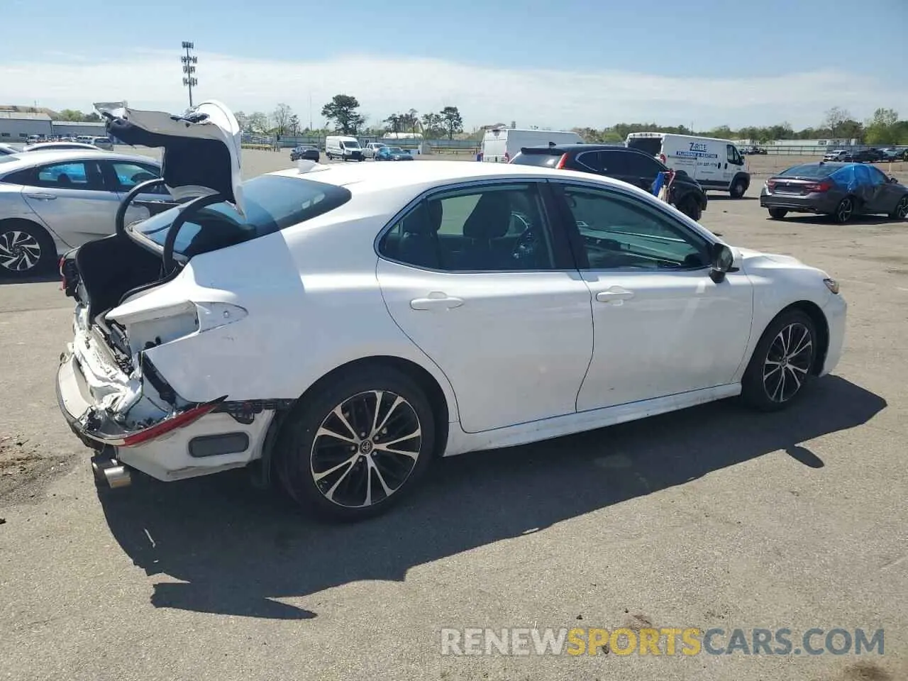 3 fotografías del automóvil dañado 4T1B11HK0KU779330 TOYOTA CAMRY 2019