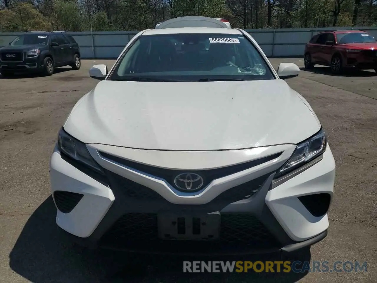 5 fotografías del automóvil dañado 4T1B11HK0KU779330 TOYOTA CAMRY 2019