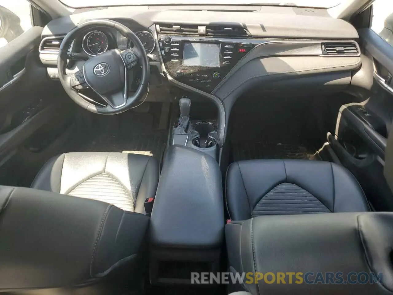 8 fotografías del automóvil dañado 4T1B11HK0KU779330 TOYOTA CAMRY 2019