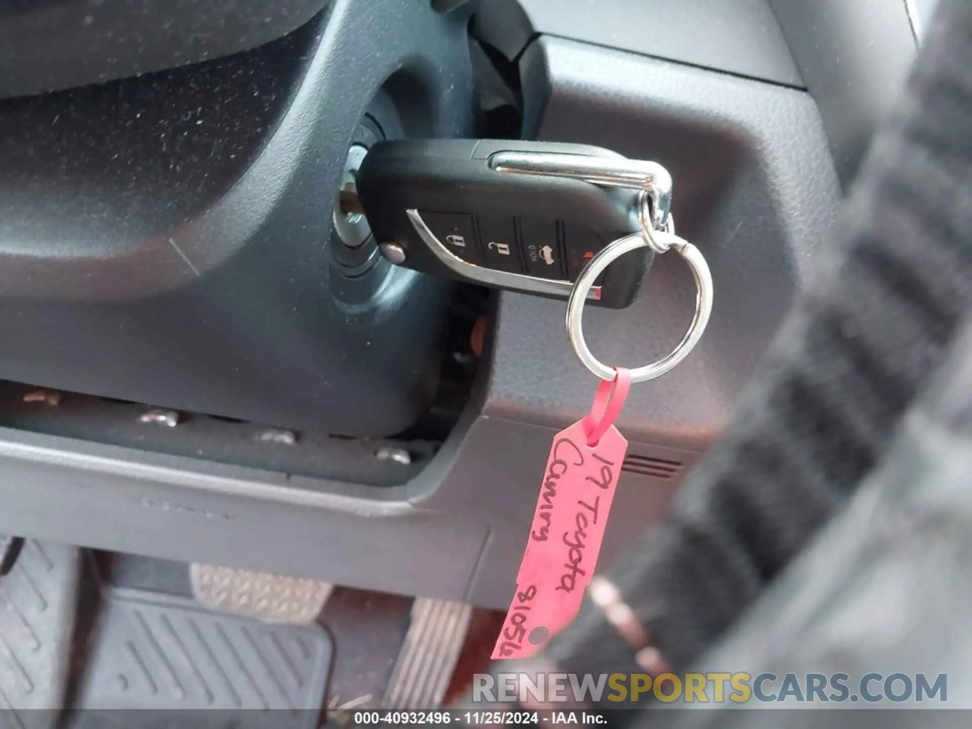 11 fotografías del automóvil dañado 4T1B11HK0KU785886 TOYOTA CAMRY 2019
