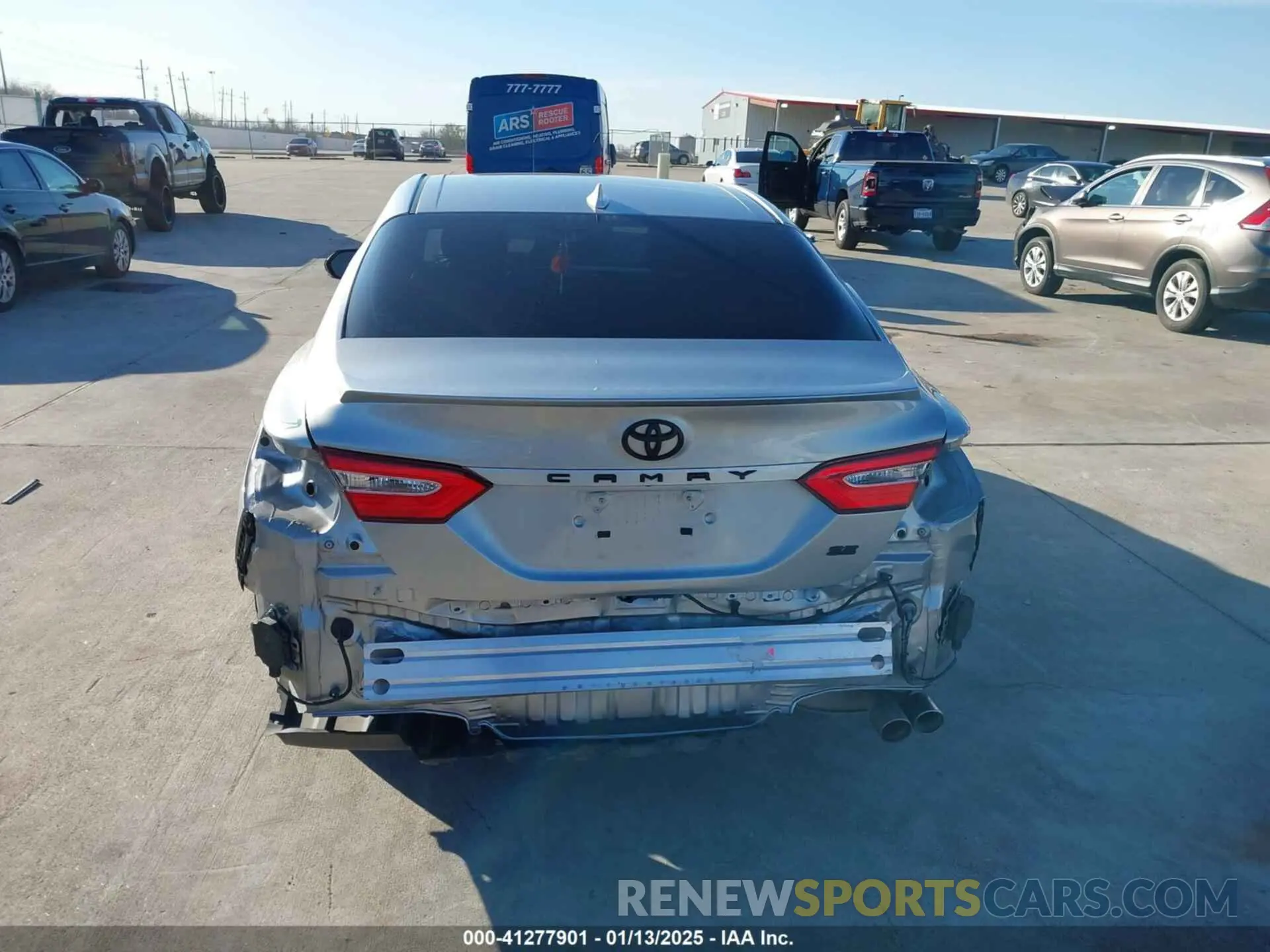 16 fotografías del automóvil dañado 4T1B11HK0KU787685 TOYOTA CAMRY 2019