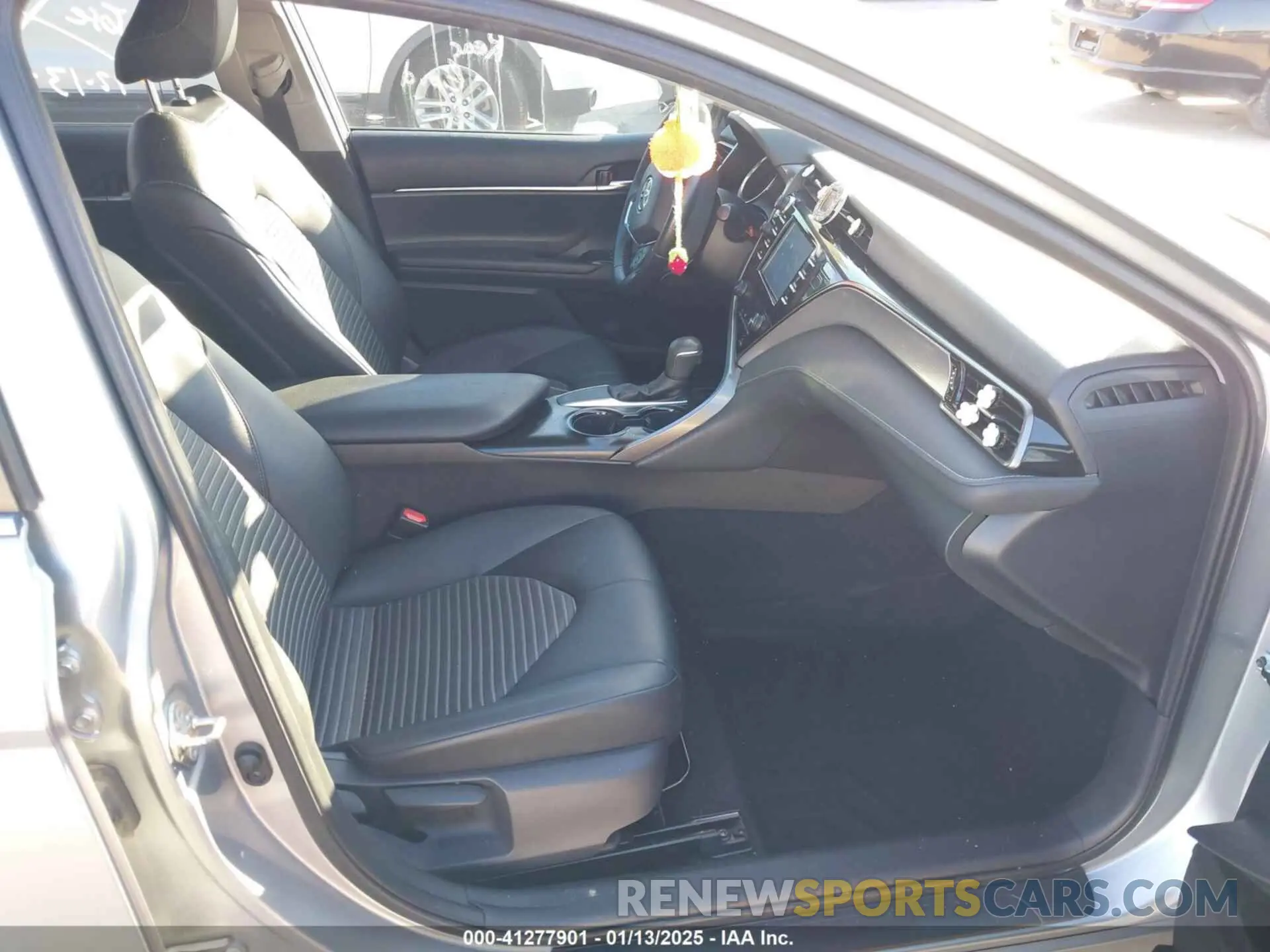 5 fotografías del automóvil dañado 4T1B11HK0KU787685 TOYOTA CAMRY 2019