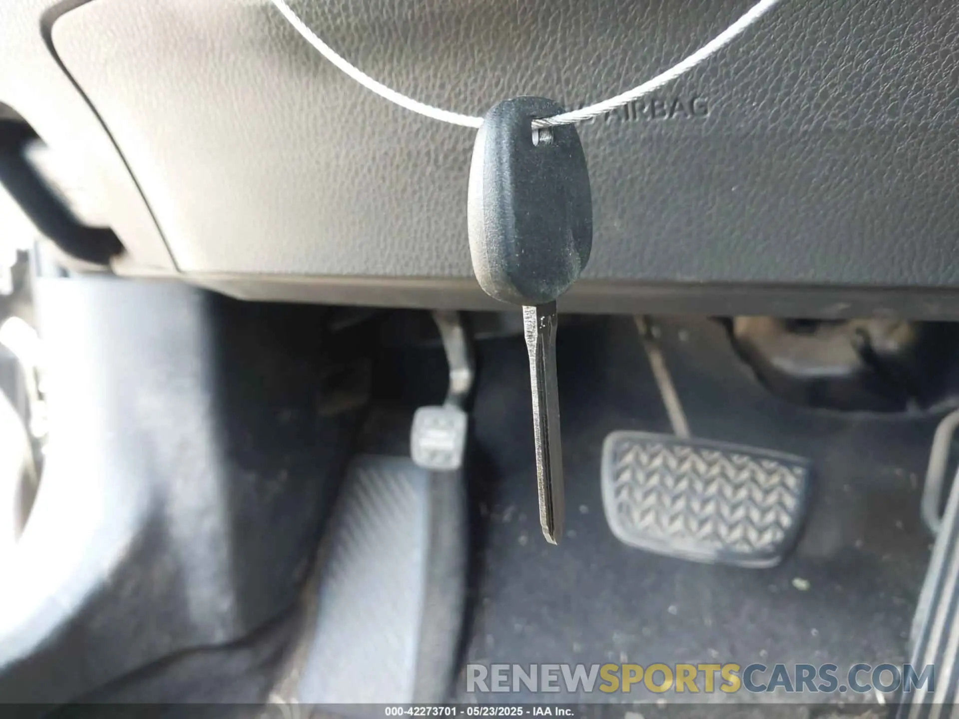 11 fotografías del automóvil dañado 4T1B11HK0KU787945 TOYOTA CAMRY 2019
