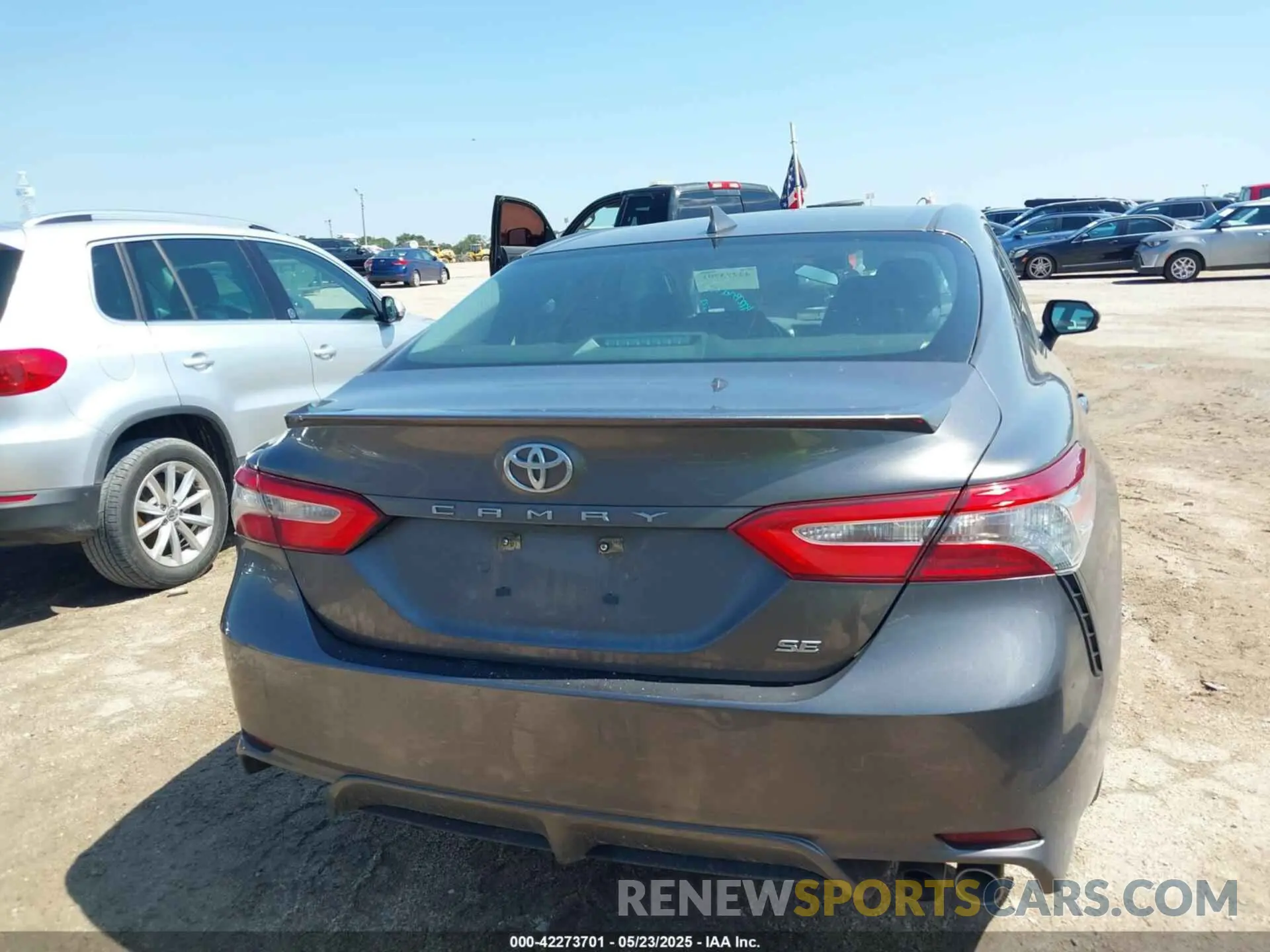 16 fotografías del automóvil dañado 4T1B11HK0KU787945 TOYOTA CAMRY 2019