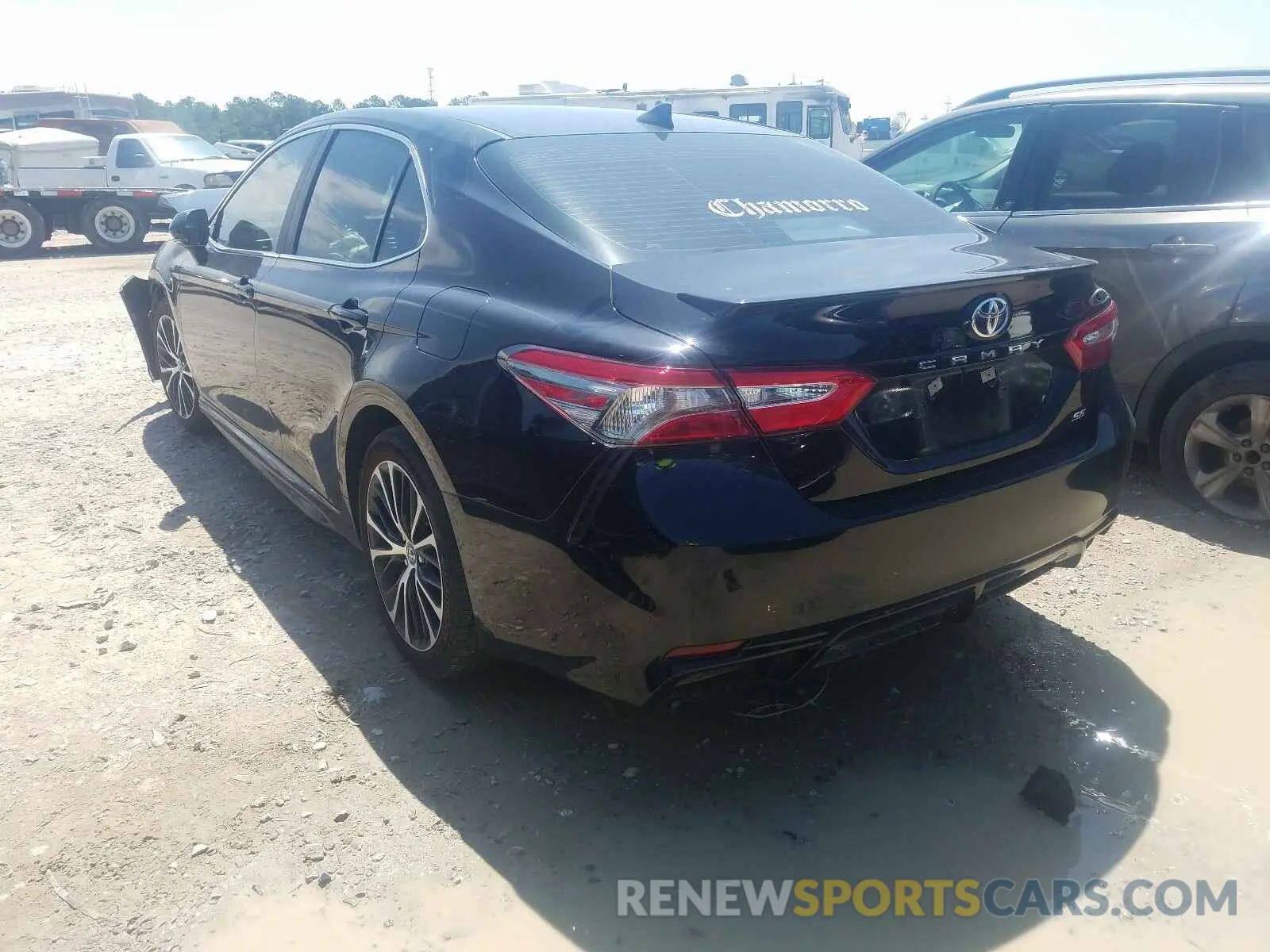 3 fotografías del automóvil dañado 4T1B11HK0KU796192 TOYOTA CAMRY 2019