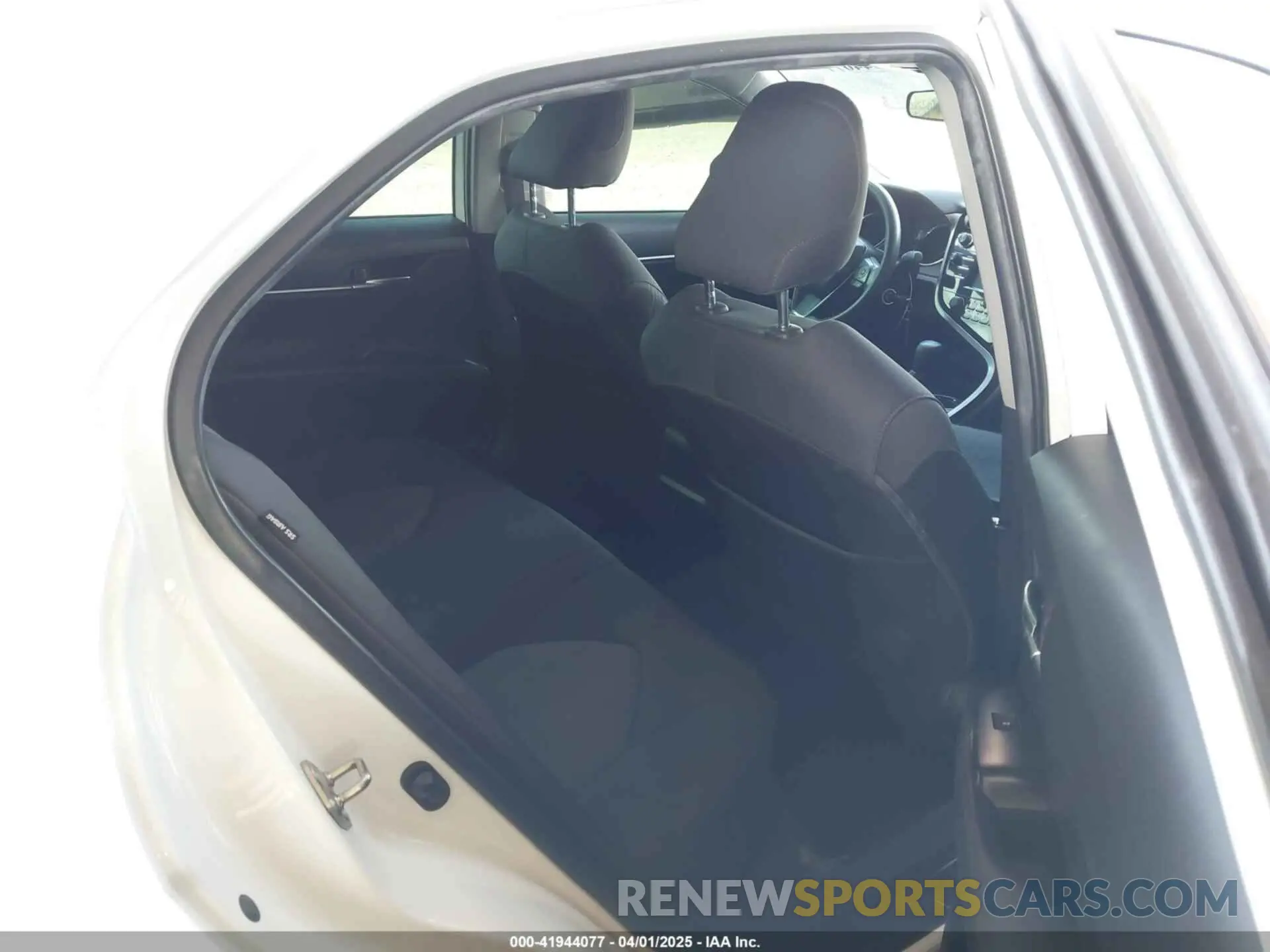 8 fotografías del automóvil dañado 4T1B11HK0KU798847 TOYOTA CAMRY 2019