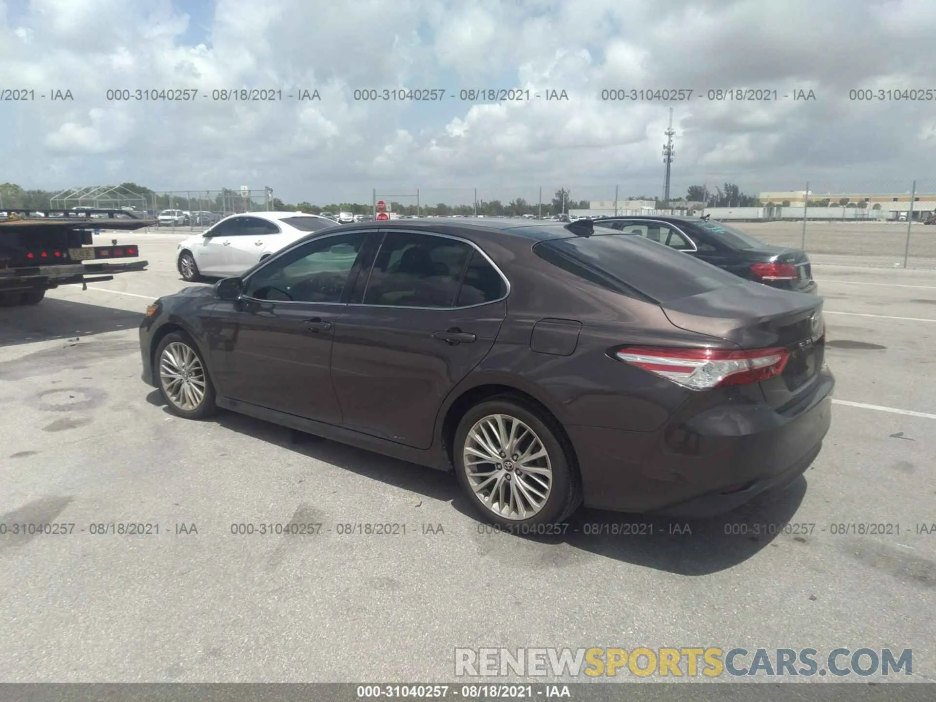 3 fotografías del automóvil dañado 4T1B11HK0KU800368 TOYOTA CAMRY 2019