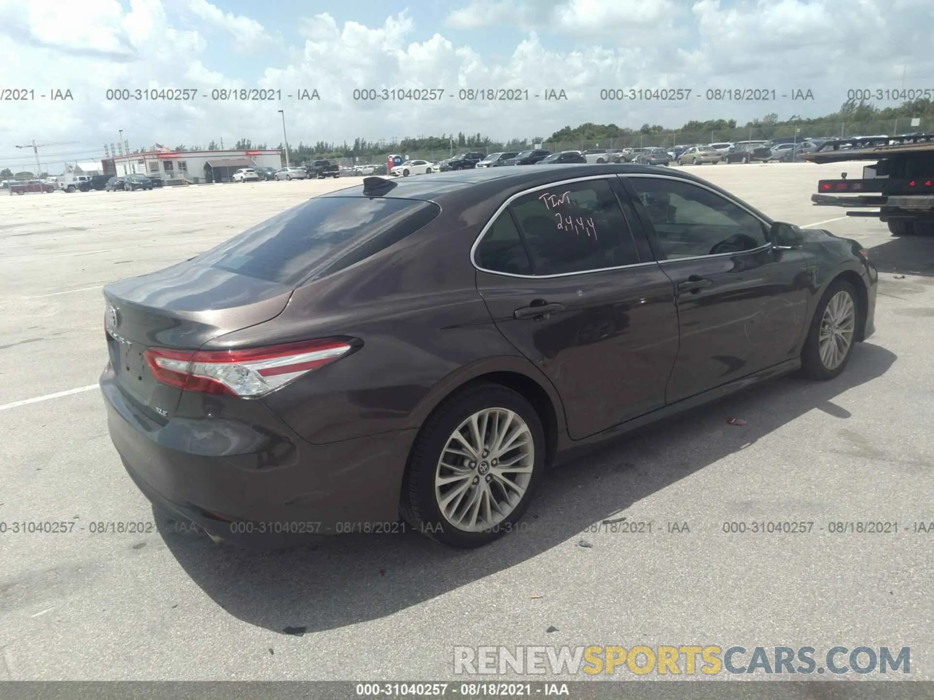 4 fotografías del automóvil dañado 4T1B11HK0KU800368 TOYOTA CAMRY 2019