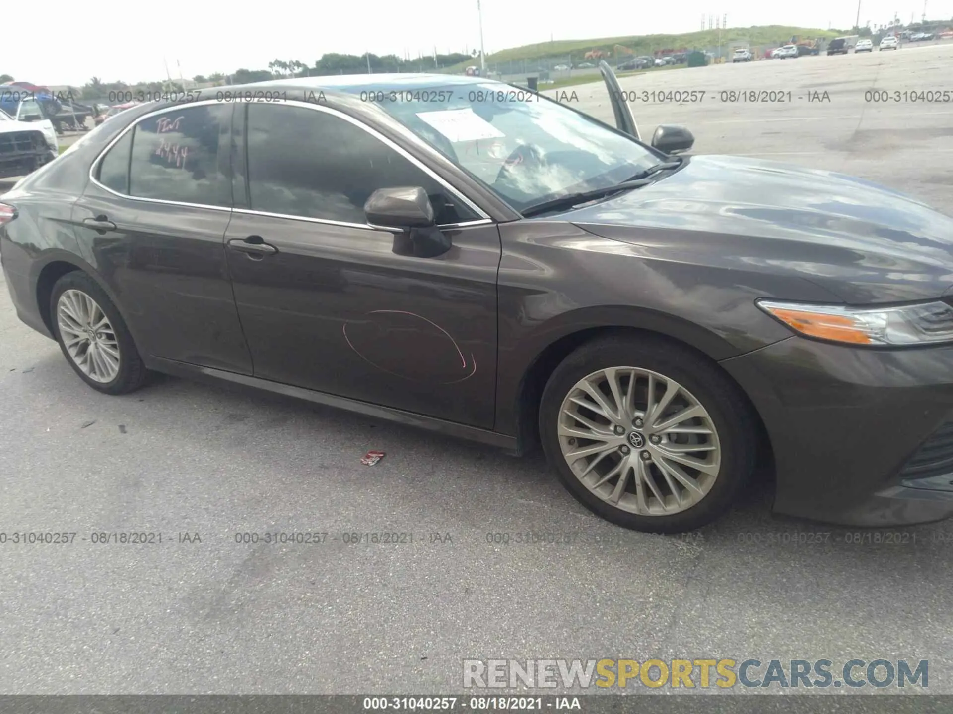 6 fotografías del automóvil dañado 4T1B11HK0KU800368 TOYOTA CAMRY 2019