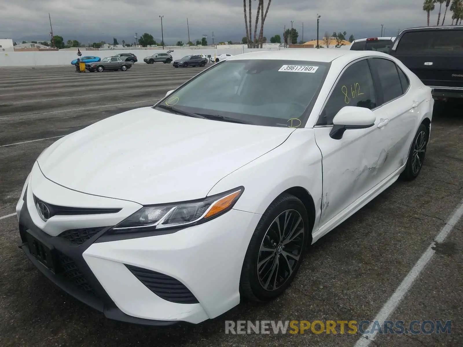 2 fotografías del automóvil dañado 4T1B11HK0KU800371 TOYOTA CAMRY 2019