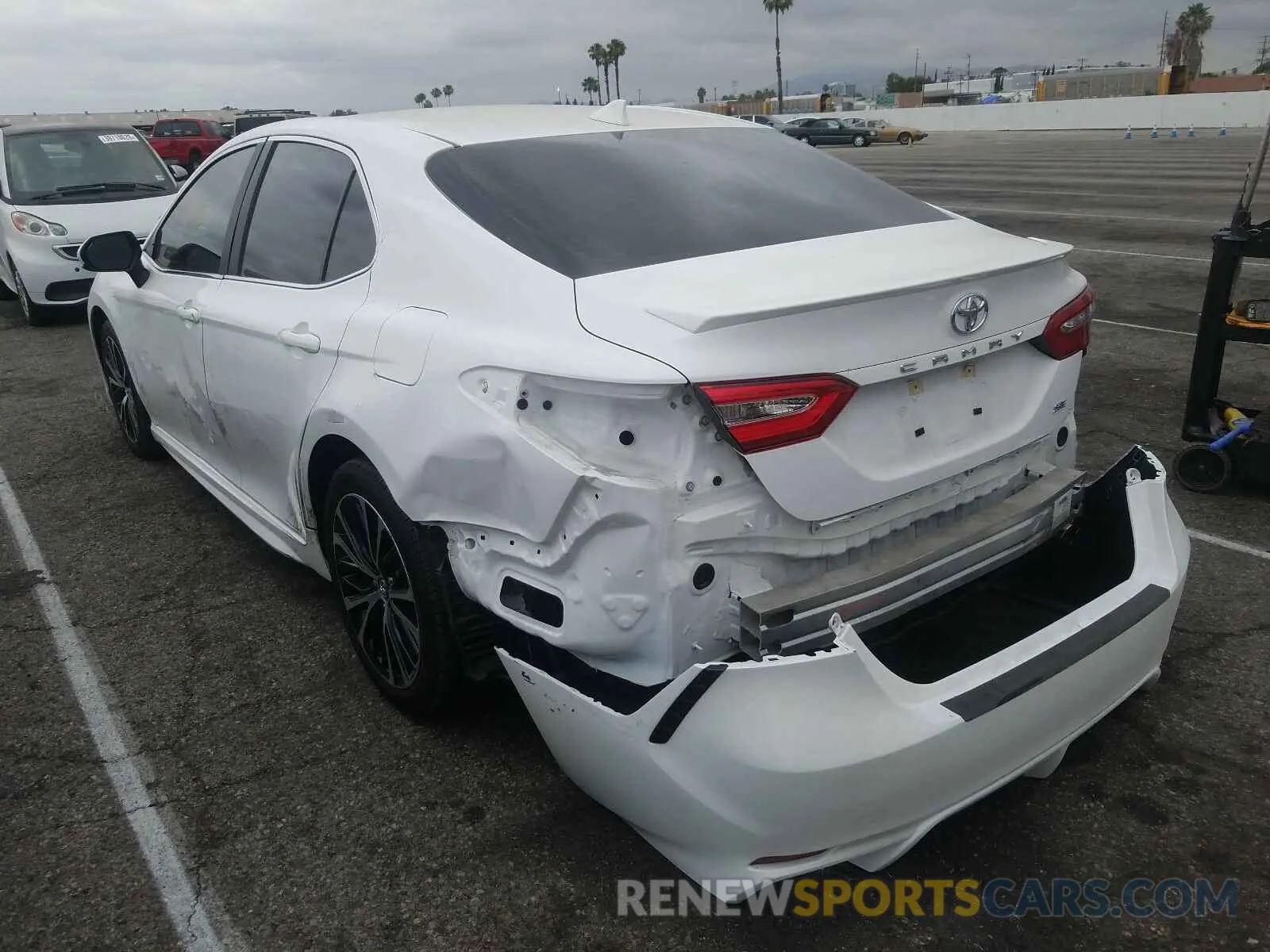 3 fotografías del automóvil dañado 4T1B11HK0KU800371 TOYOTA CAMRY 2019