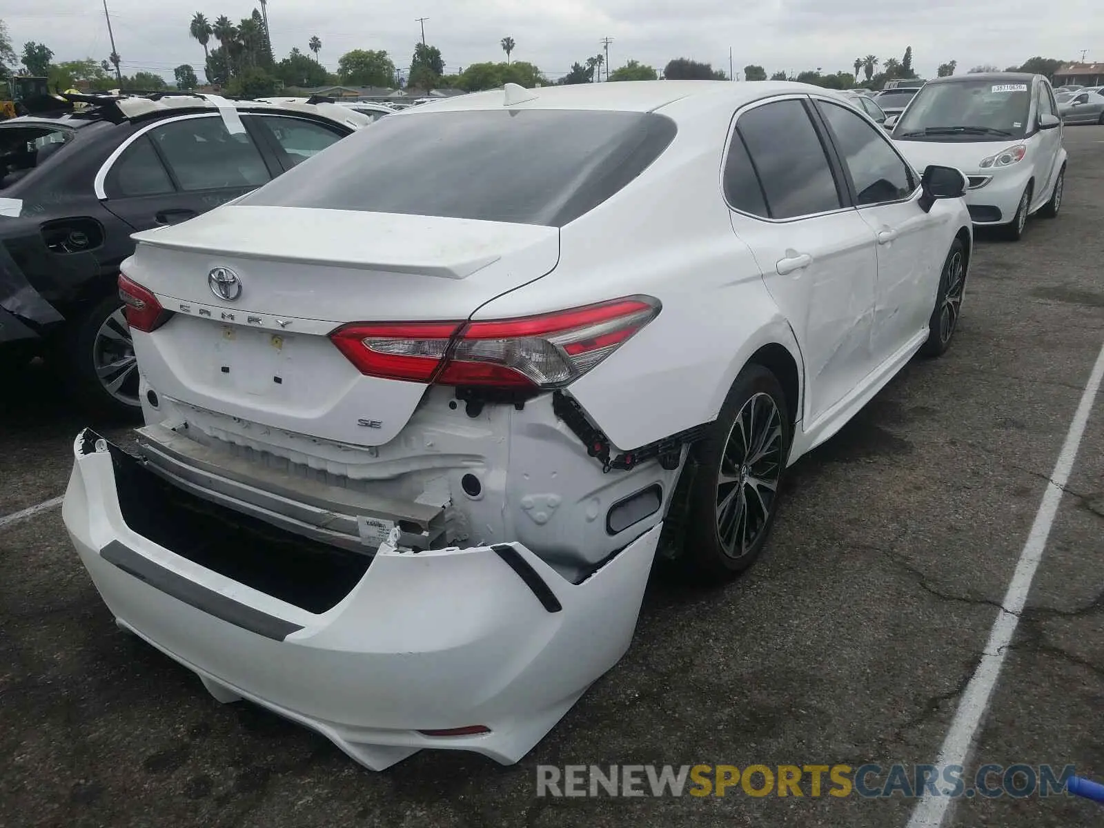 4 fotografías del automóvil dañado 4T1B11HK0KU800371 TOYOTA CAMRY 2019