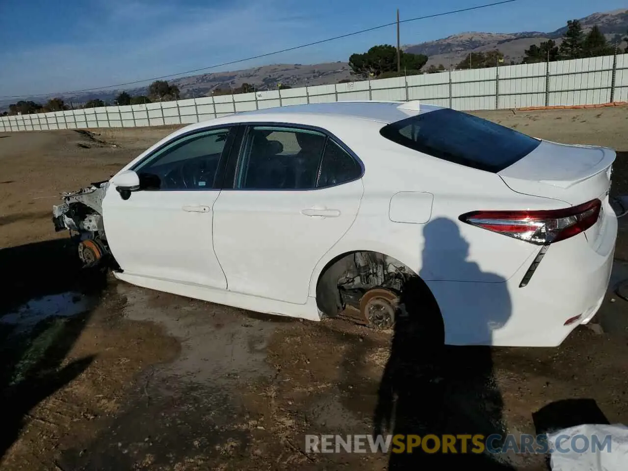 2 fotografías del automóvil dañado 4T1B11HK0KU803092 TOYOTA CAMRY 2019