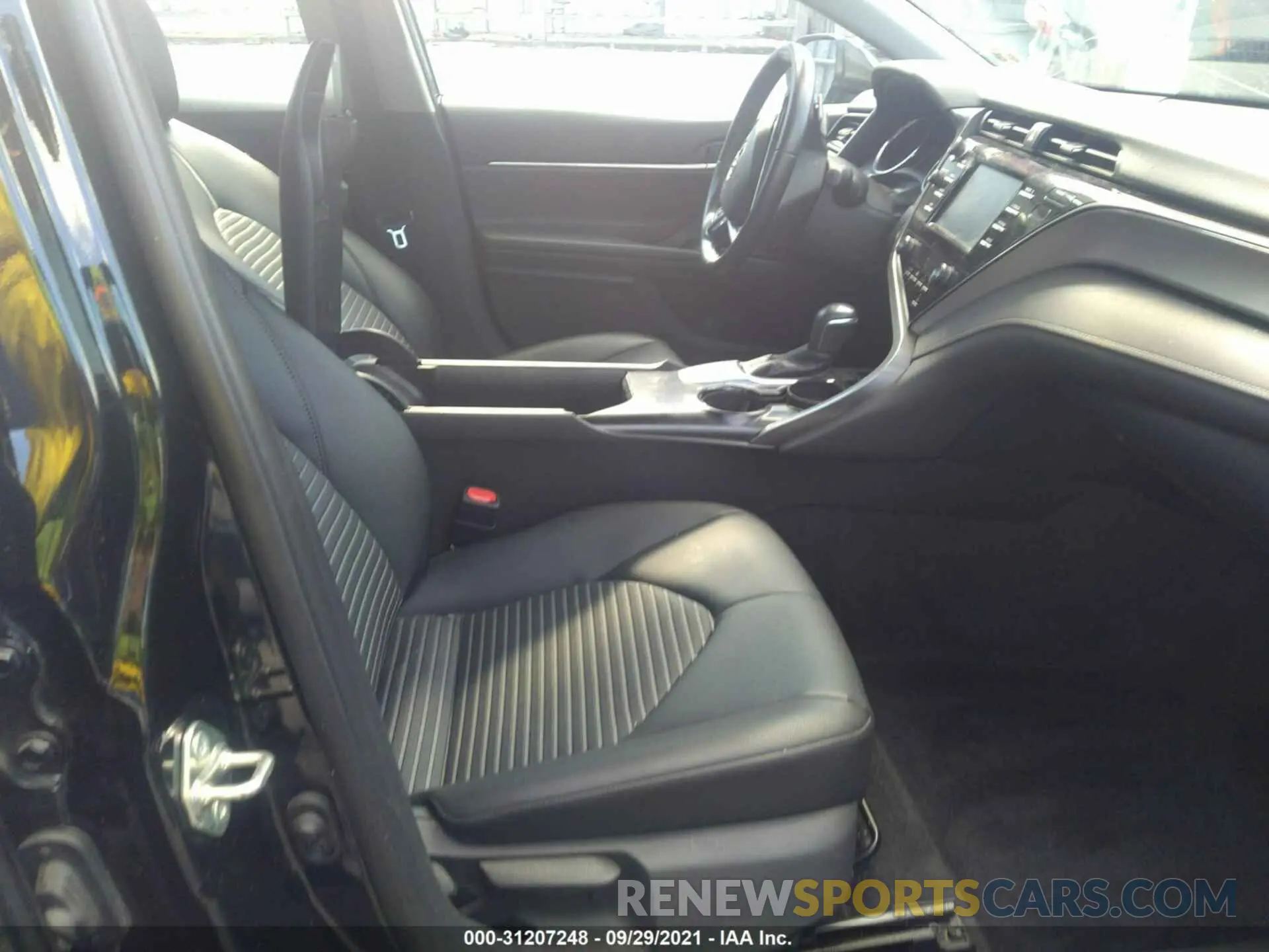 5 fotografías del automóvil dañado 4T1B11HK0KU804730 TOYOTA CAMRY 2019