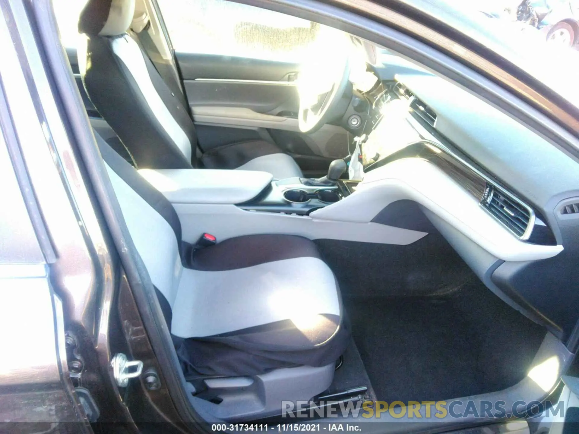 5 fotografías del automóvil dañado 4T1B11HK0KU809376 TOYOTA CAMRY 2019