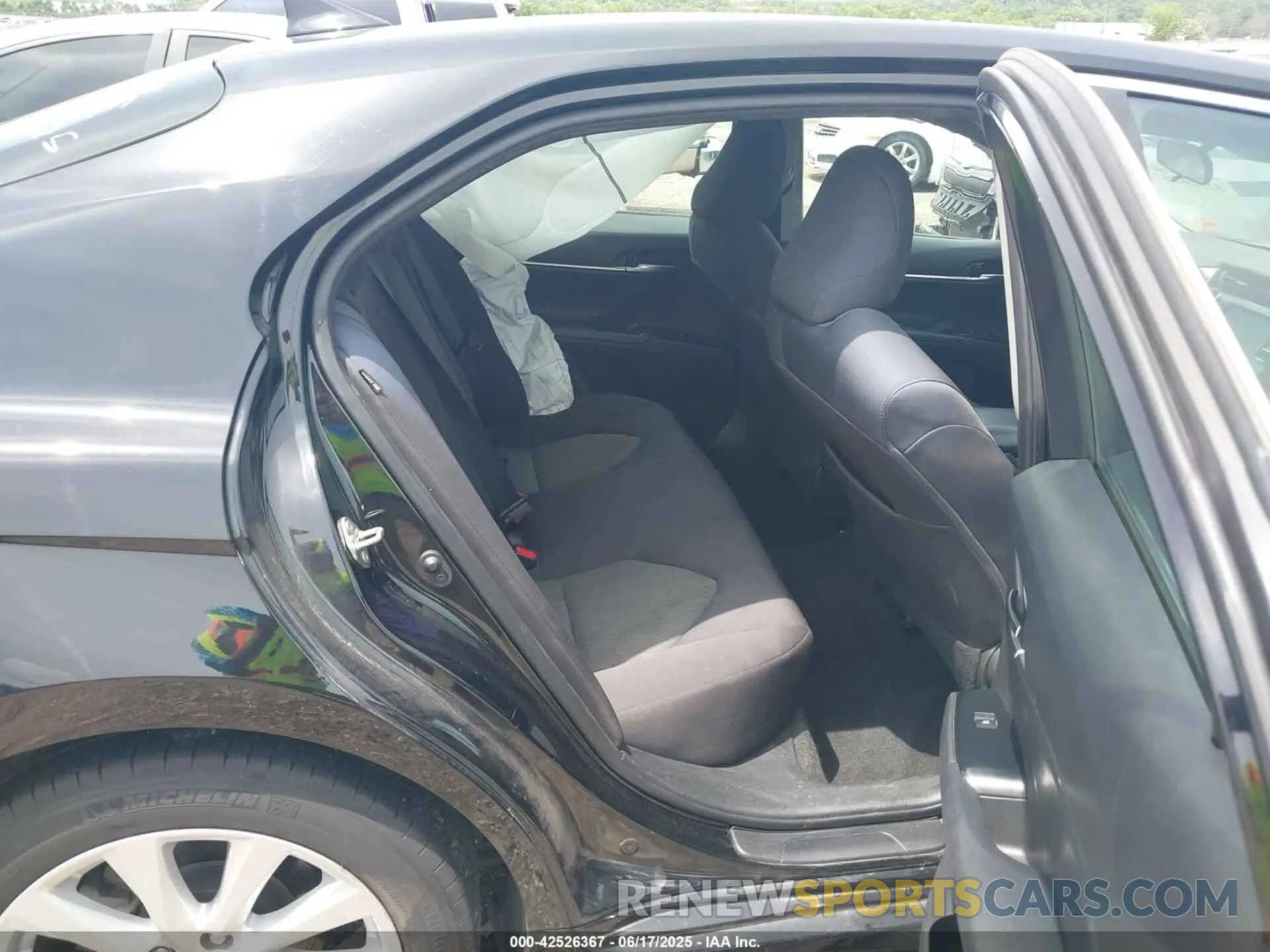 8 fotografías del automóvil dañado 4T1B11HK0KU809958 TOYOTA CAMRY 2019