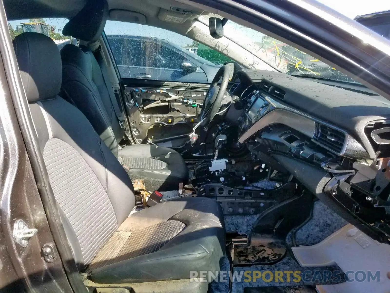 5 fotografías del automóvil dañado 4T1B11HK0KU810981 TOYOTA CAMRY 2019
