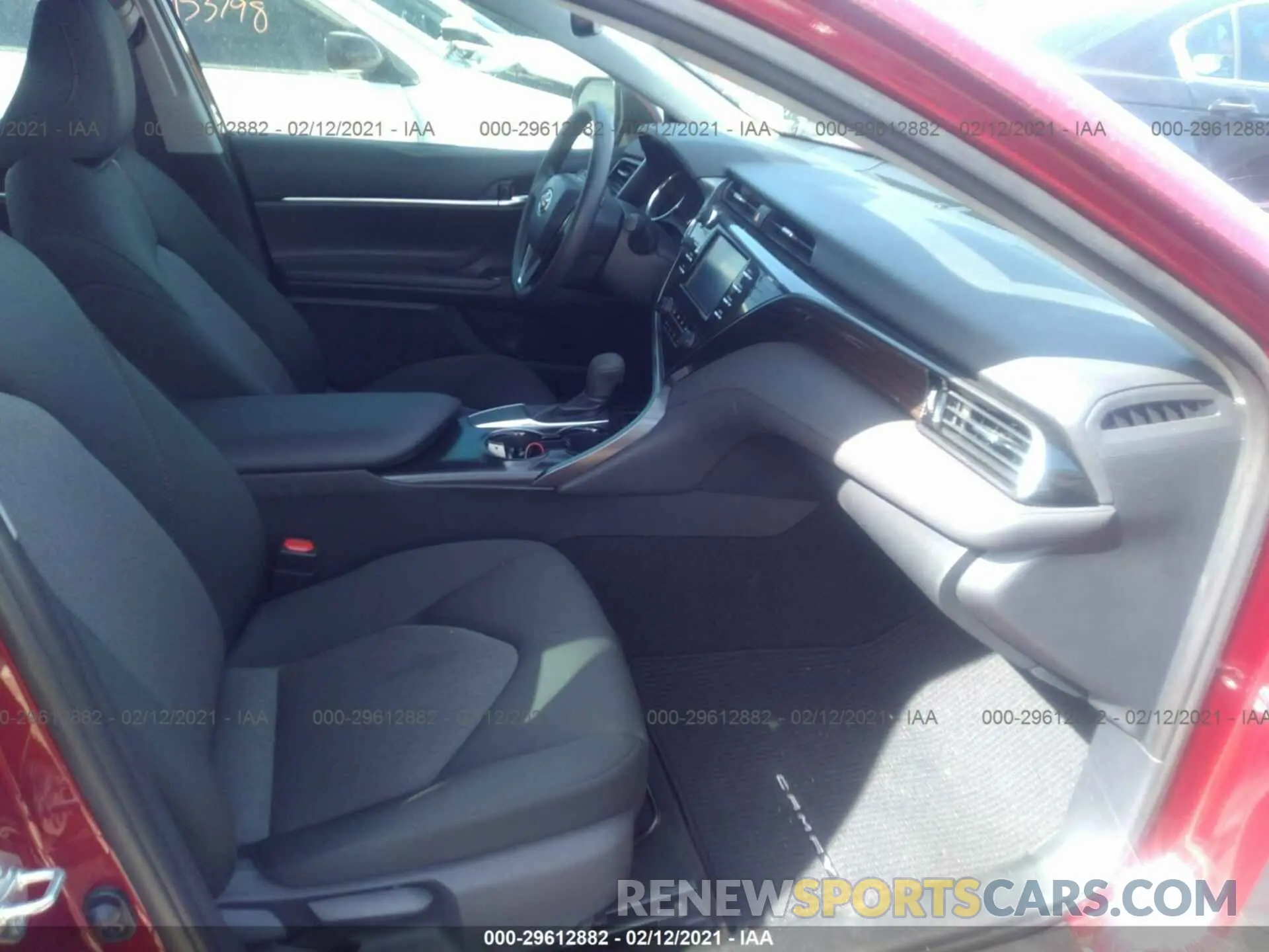 5 fotografías del automóvil dañado 4T1B11HK0KU817221 TOYOTA CAMRY 2019