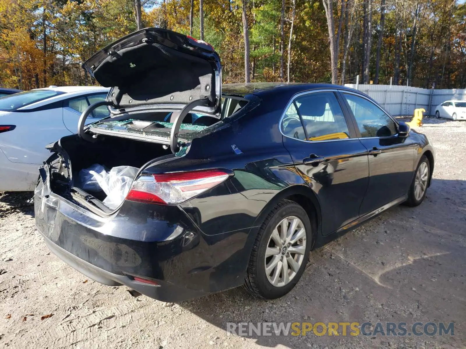 4 fotografías del automóvil dañado 4T1B11HK0KU818093 TOYOTA CAMRY 2019