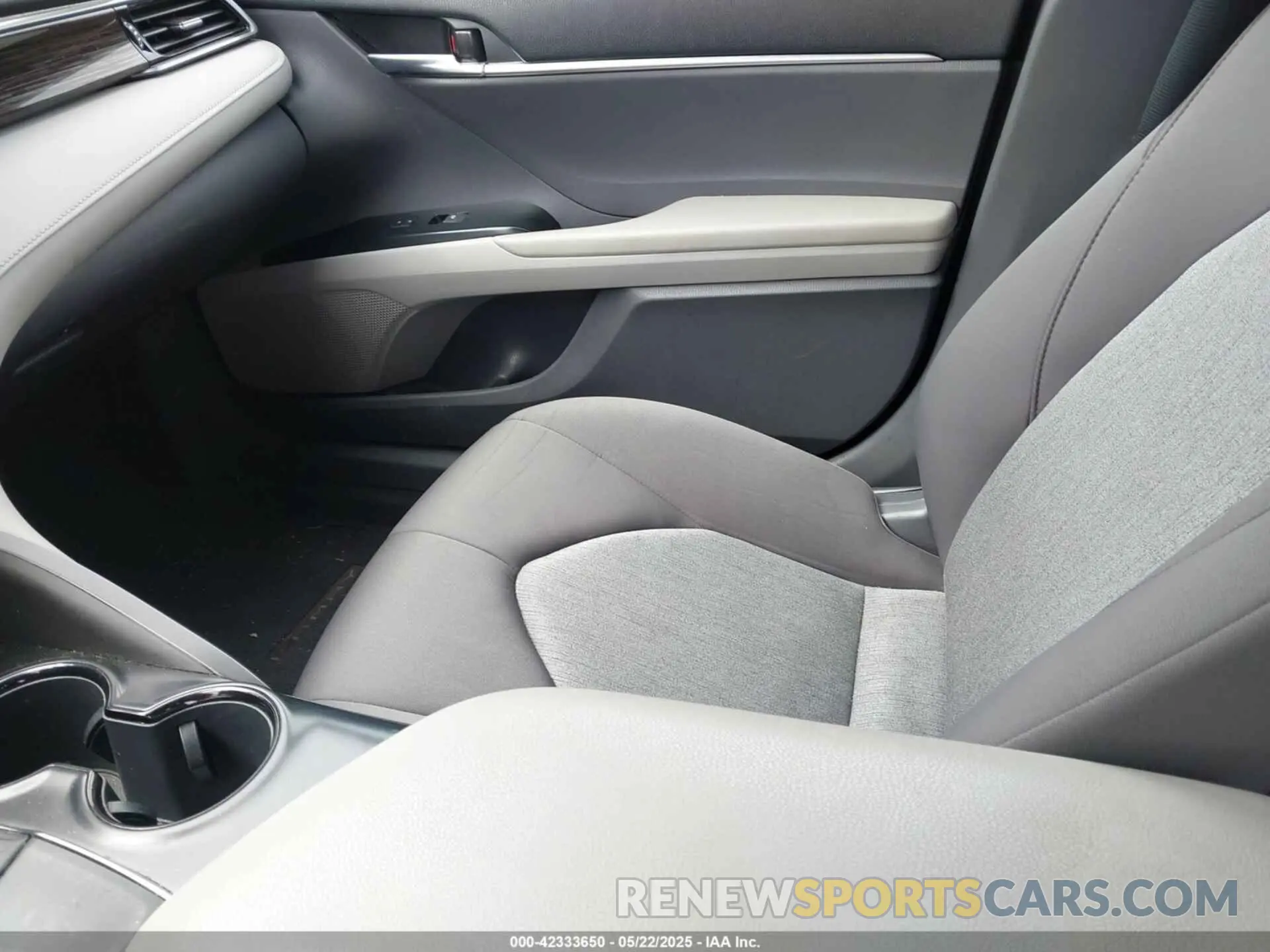 5 fotografías del automóvil dañado 4T1B11HK0KU821995 TOYOTA CAMRY 2019