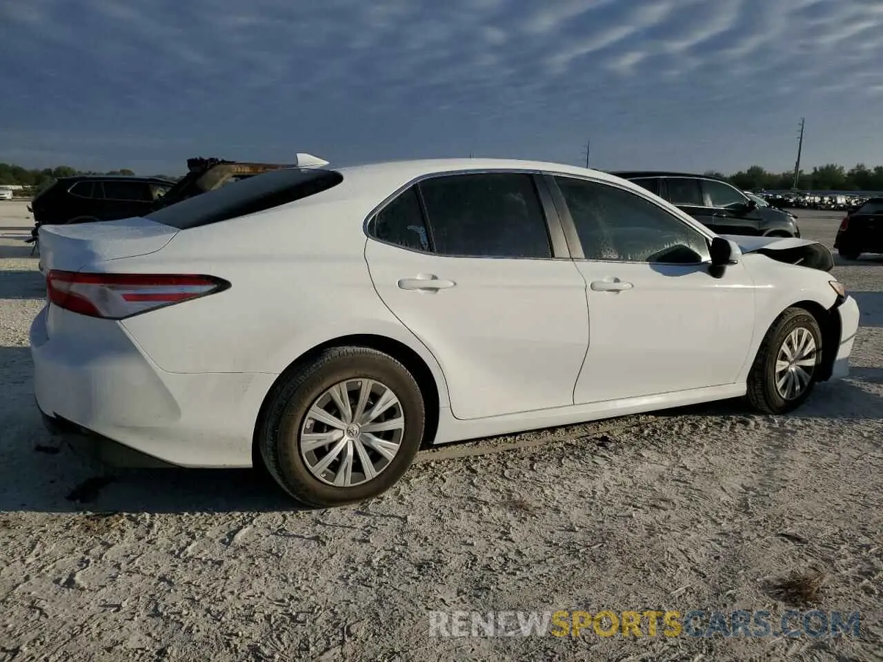 3 fotografías del automóvil dañado 4T1B11HK0KU823066 TOYOTA CAMRY 2019