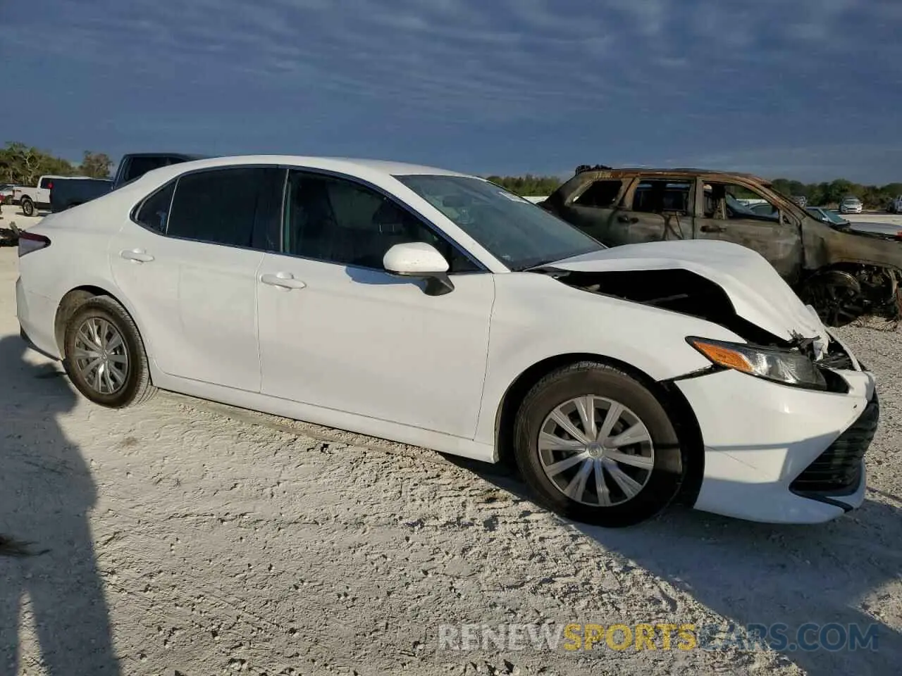 4 fotografías del automóvil dañado 4T1B11HK0KU823066 TOYOTA CAMRY 2019