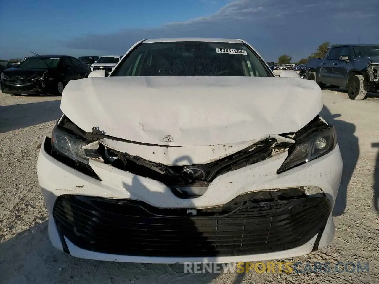 5 fotografías del automóvil dañado 4T1B11HK0KU823066 TOYOTA CAMRY 2019