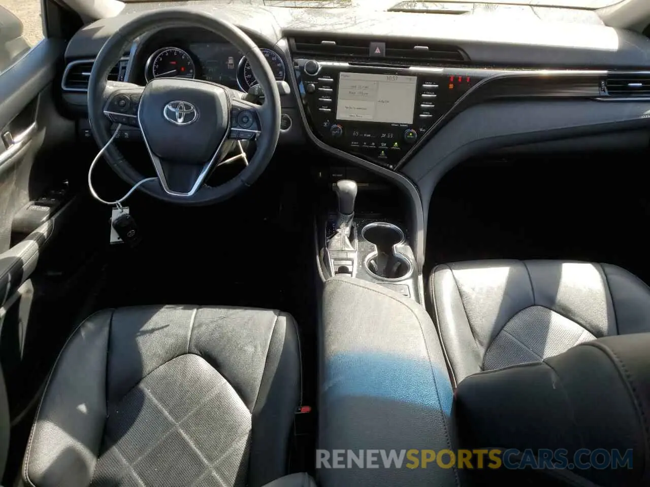 8 fotografías del automóvil dañado 4T1B11HK0KU824301 TOYOTA CAMRY 2019