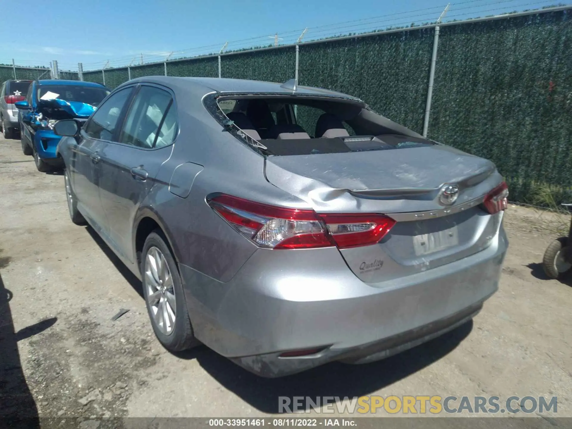 3 fotografías del automóvil dañado 4T1B11HK0KU824444 TOYOTA CAMRY 2019