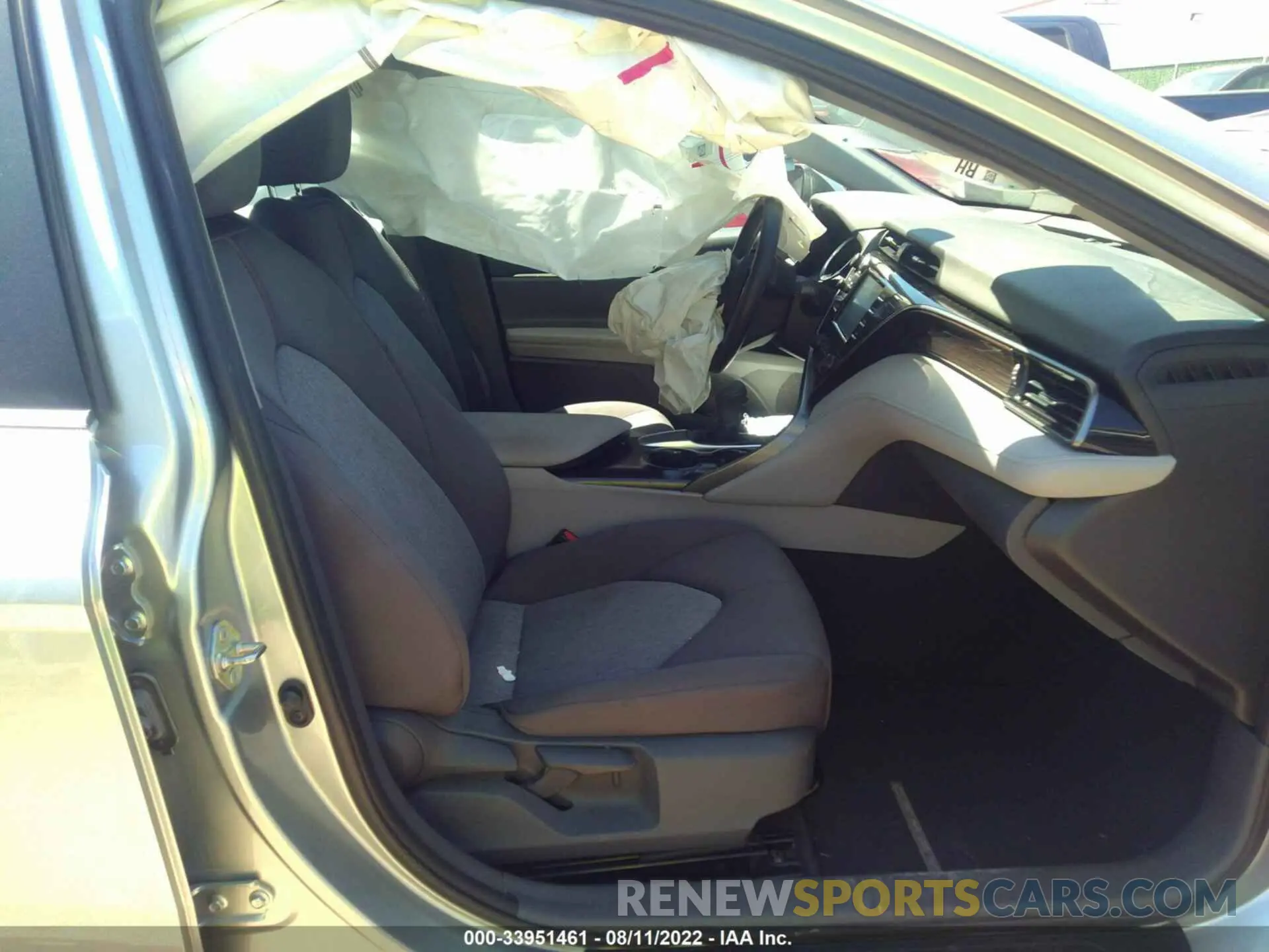 5 fotografías del automóvil dañado 4T1B11HK0KU824444 TOYOTA CAMRY 2019