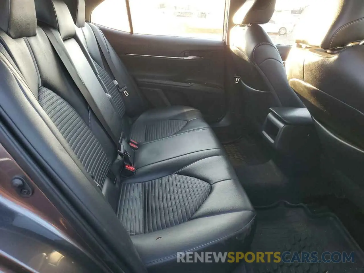 10 fotografías del automóvil dañado 4T1B11HK0KU827084 TOYOTA CAMRY 2019