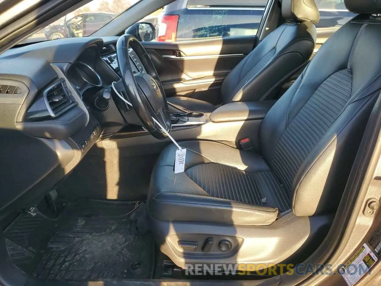 7 fotografías del automóvil dañado 4T1B11HK0KU827084 TOYOTA CAMRY 2019