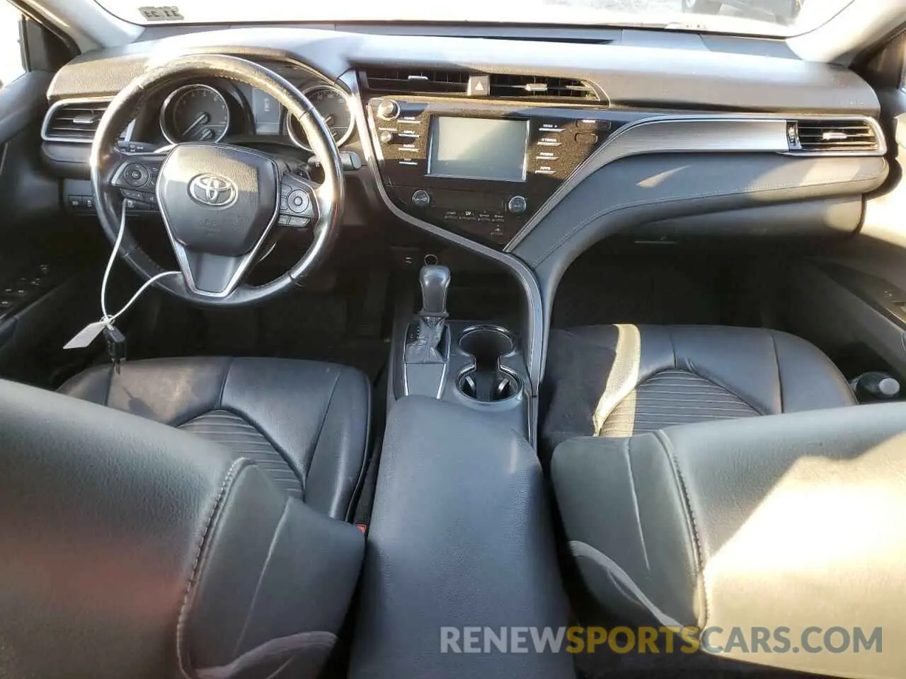 8 fotografías del automóvil dañado 4T1B11HK0KU827084 TOYOTA CAMRY 2019
