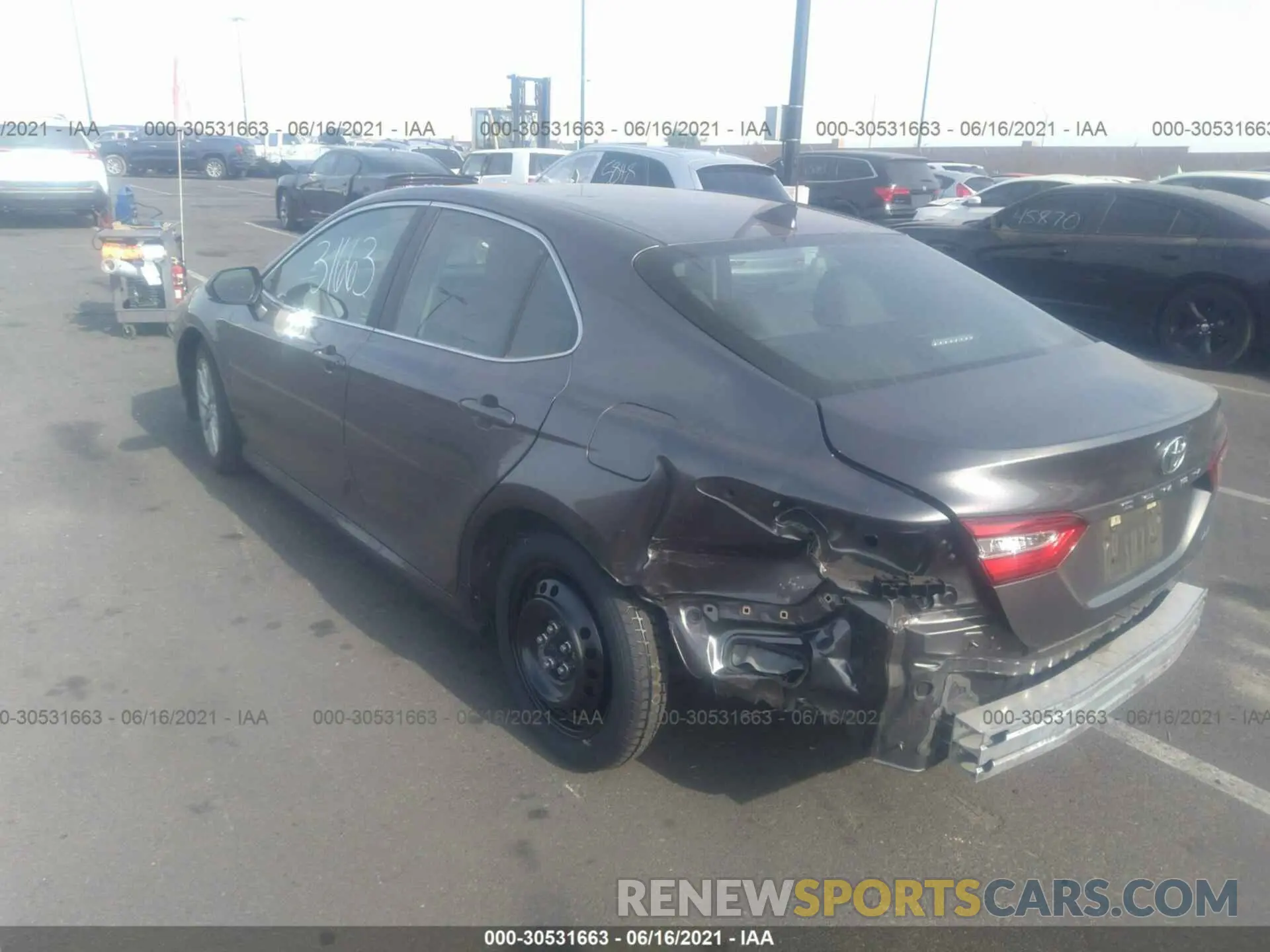 3 fotografías del automóvil dañado 4T1B11HK0KU837873 TOYOTA CAMRY 2019