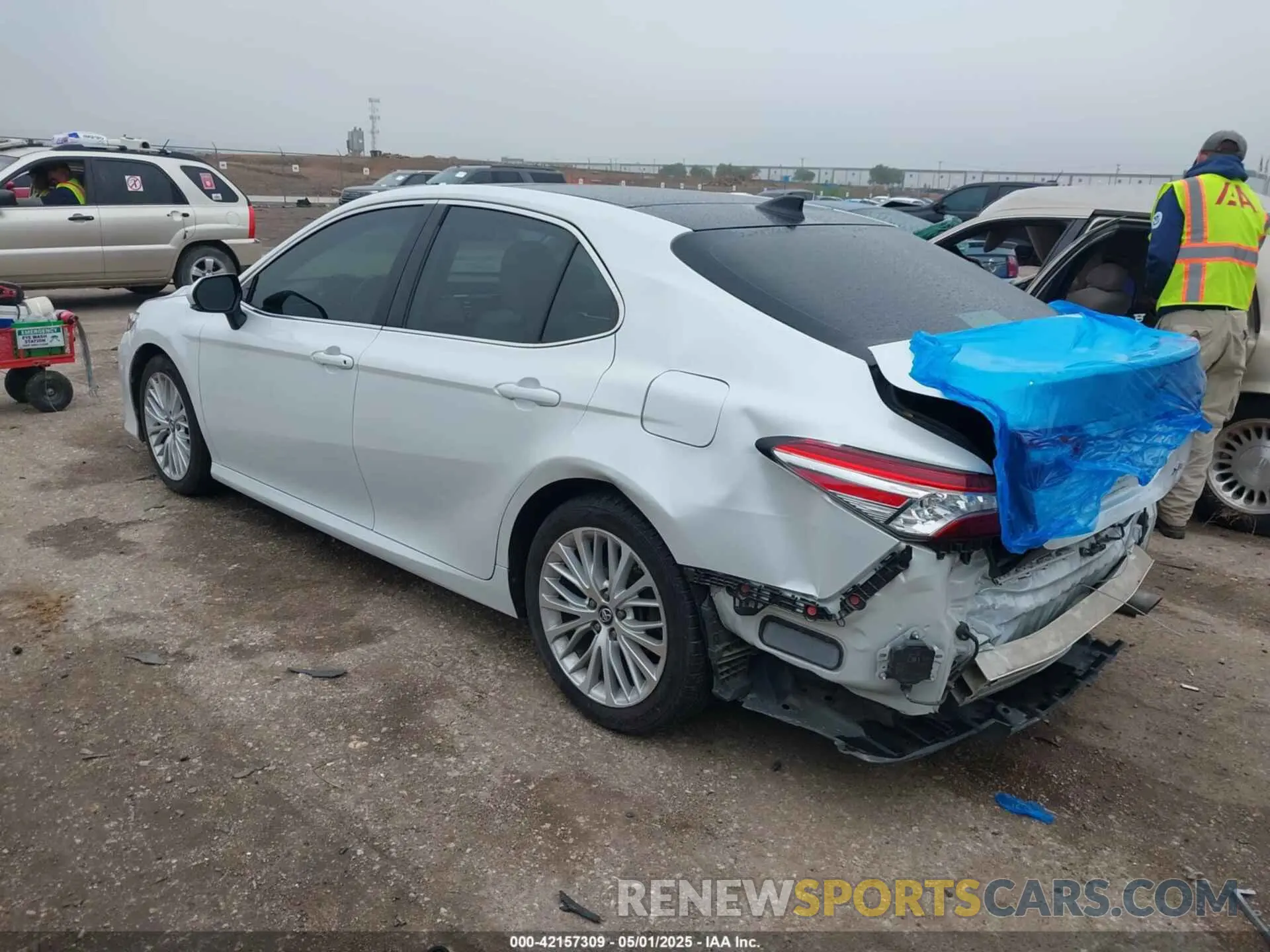 3 fotografías del automóvil dañado 4T1B11HK0KU841129 TOYOTA CAMRY 2019