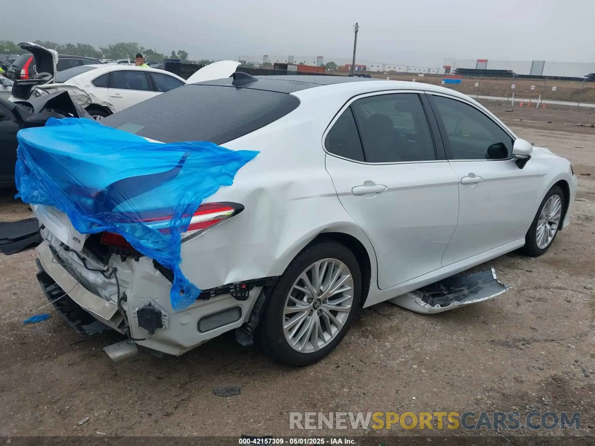 4 fotografías del automóvil dañado 4T1B11HK0KU841129 TOYOTA CAMRY 2019