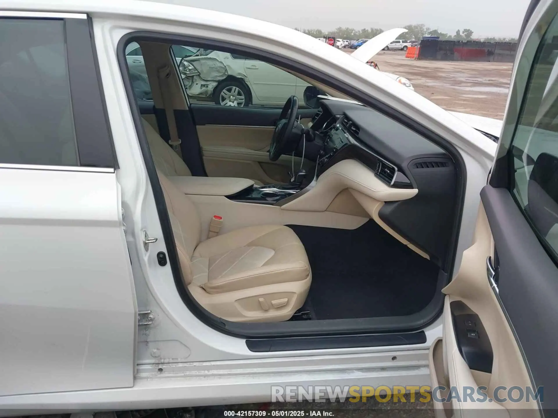5 fotografías del automóvil dañado 4T1B11HK0KU841129 TOYOTA CAMRY 2019