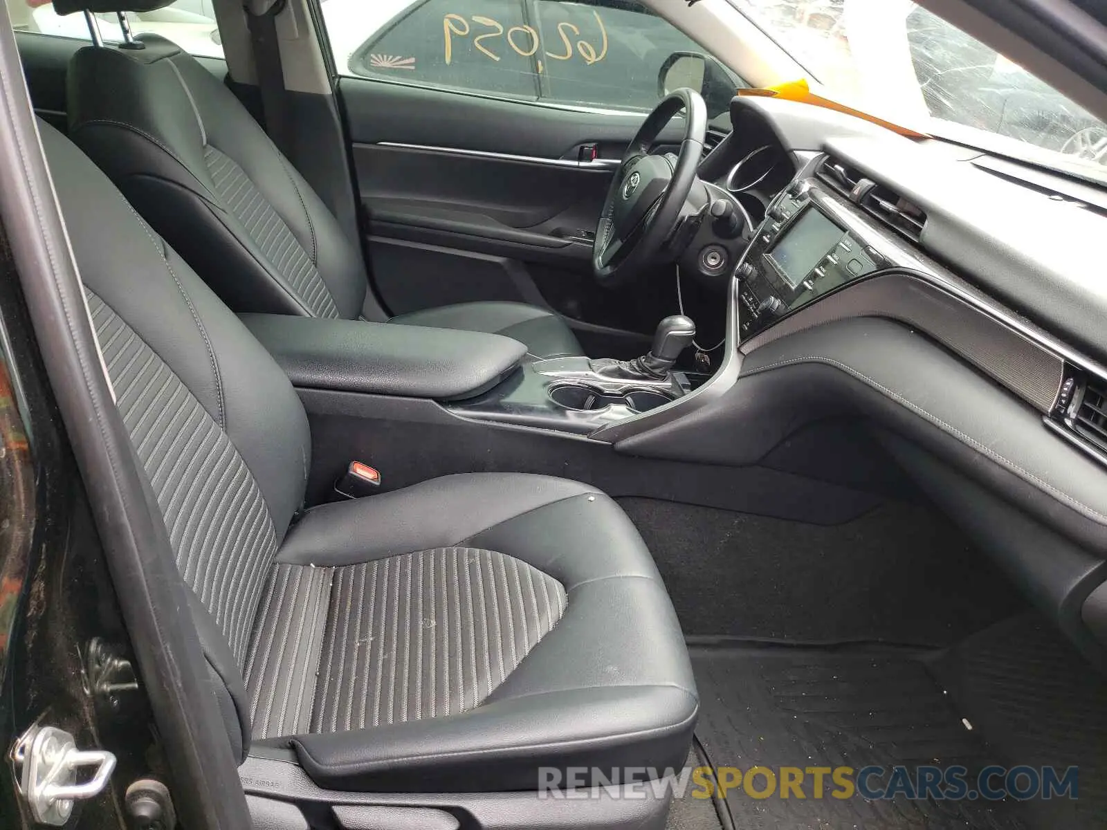 5 fotografías del automóvil dañado 4T1B11HK0KU842247 TOYOTA CAMRY 2019