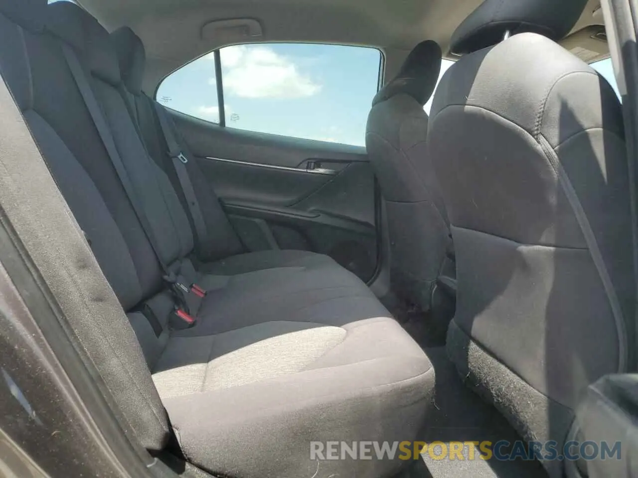 10 fotografías del automóvil dañado 4T1B11HK0KU843138 TOYOTA CAMRY 2019