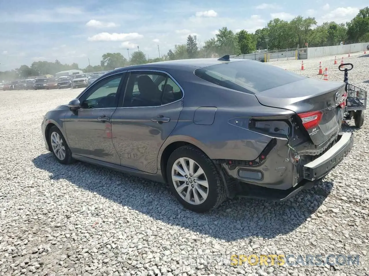 2 fotografías del automóvil dañado 4T1B11HK0KU843138 TOYOTA CAMRY 2019