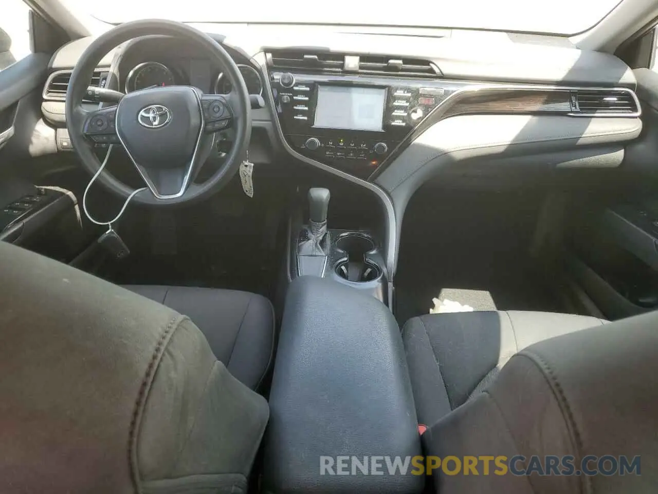 8 fotografías del automóvil dañado 4T1B11HK0KU843138 TOYOTA CAMRY 2019