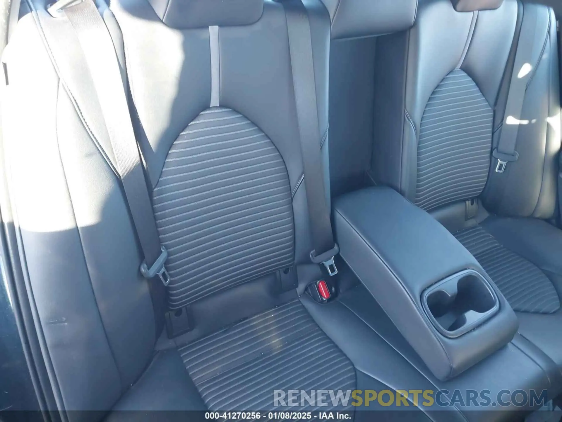 8 fotografías del automóvil dañado 4T1B11HK0KU847979 TOYOTA CAMRY 2019