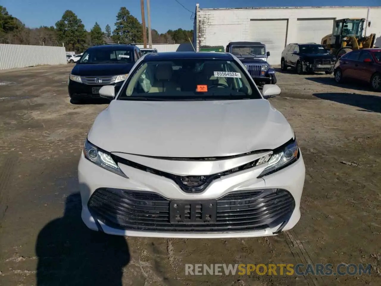 5 fotografías del automóvil dañado 4T1B11HK0KU854768 TOYOTA CAMRY 2019