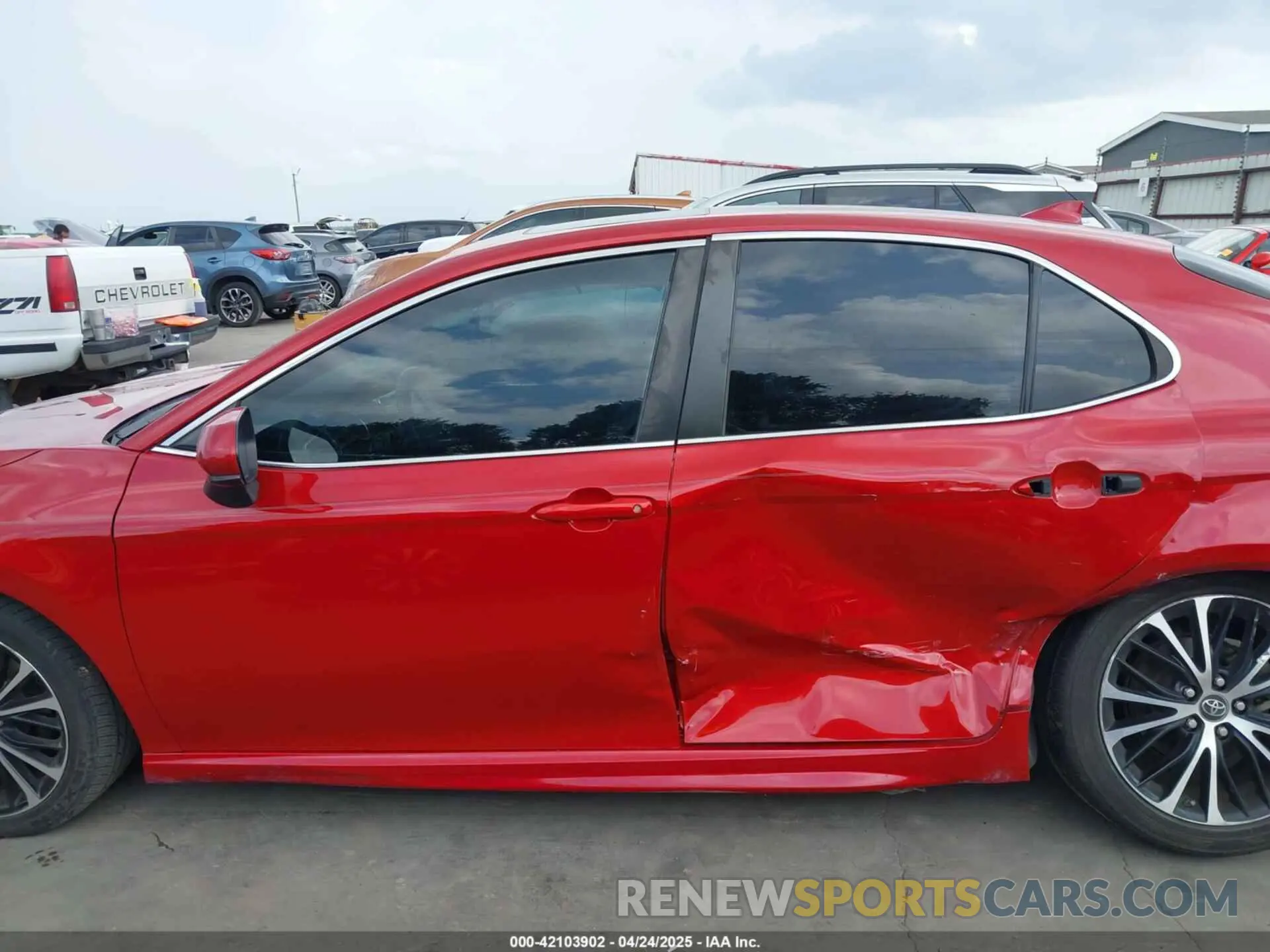 14 fotografías del automóvil dañado 4T1B11HK1KU169467 TOYOTA CAMRY 2019
