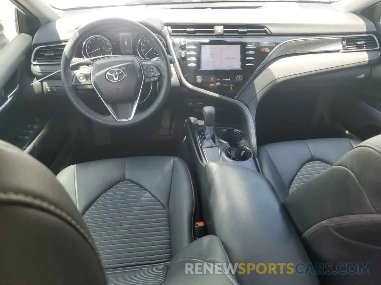 8 fotografías del automóvil dañado 4T1B11HK1KU180212 TOYOTA CAMRY 2019
