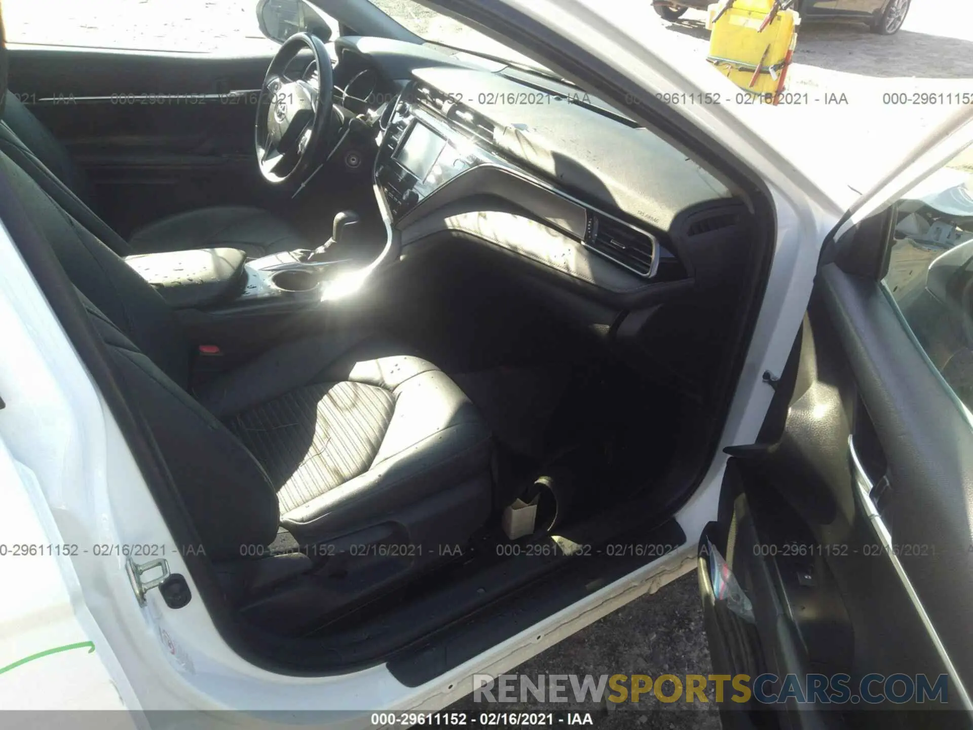 5 fotografías del automóvil dañado 4T1B11HK1KU180663 TOYOTA CAMRY 2019
