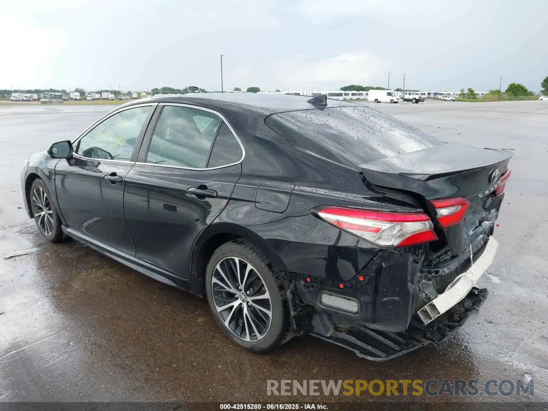 3 fotografías del automóvil dañado 4T1B11HK1KU181635 TOYOTA CAMRY 2019