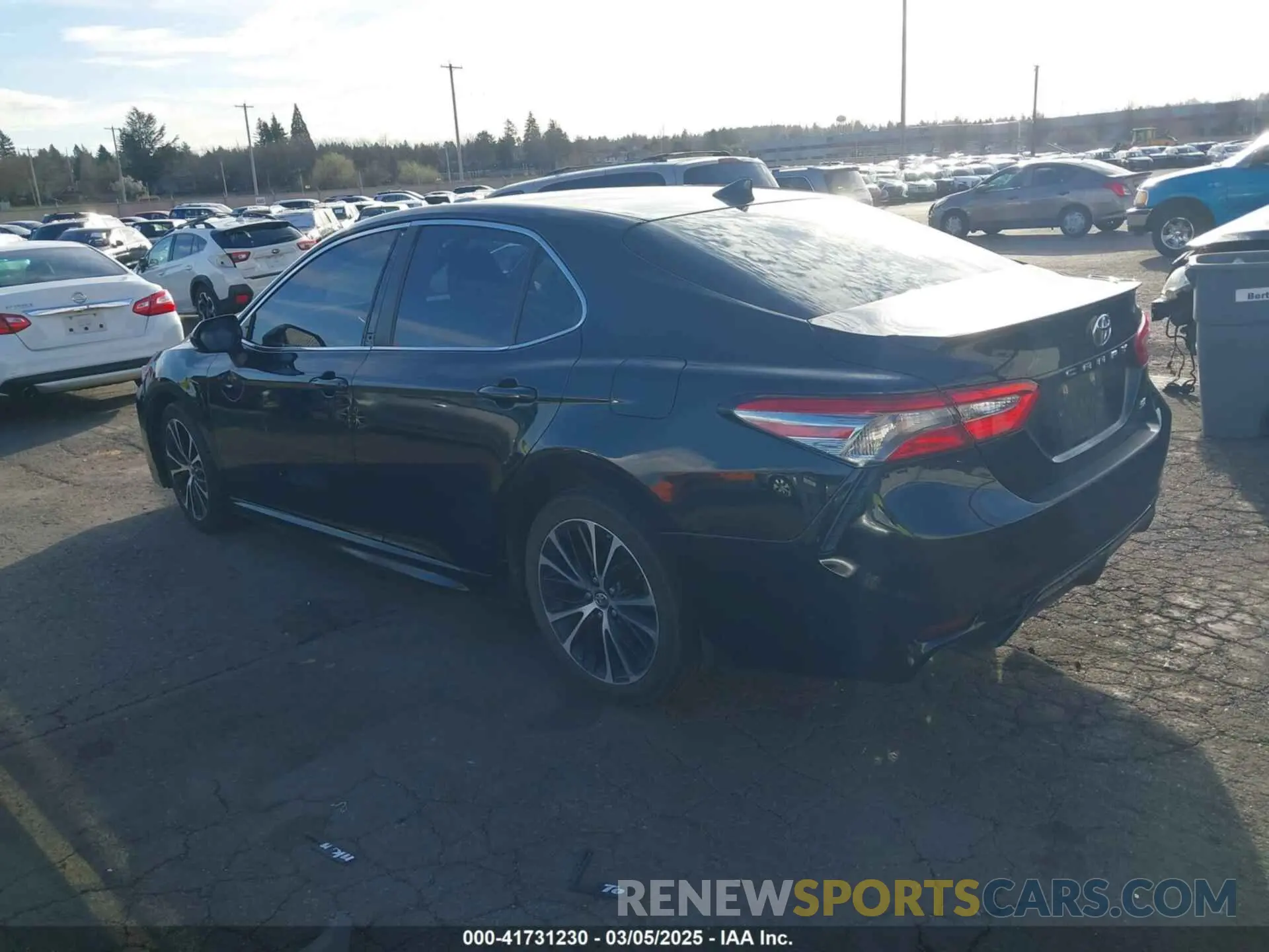 3 fotografías del automóvil dañado 4T1B11HK1KU201897 TOYOTA CAMRY 2019
